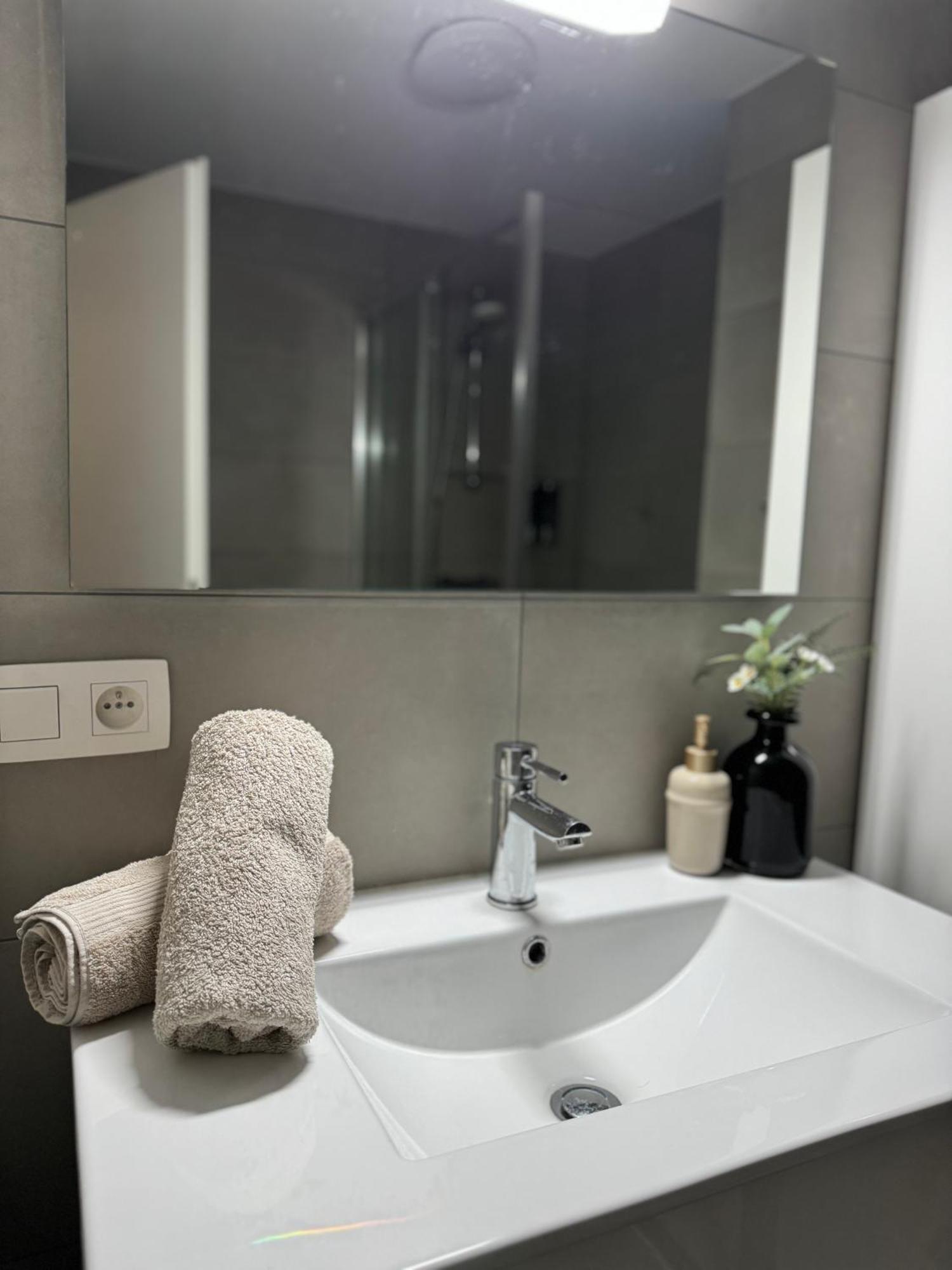 Apartmán Liege Luxe & Jacuzzi Sous Les Etoiles Saint-Nicolas  Exteriér fotografie